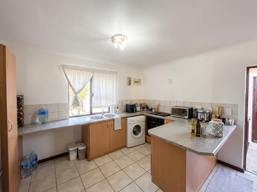 To Let 2 Bedroom Property for Rent in Burgundy Estate Western Cape